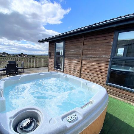 Benarty 11 With Private Hot Tub - Fife - Loch Leven - Lomond Hills - Pet Friendly Villa Kelty Kültér fotó