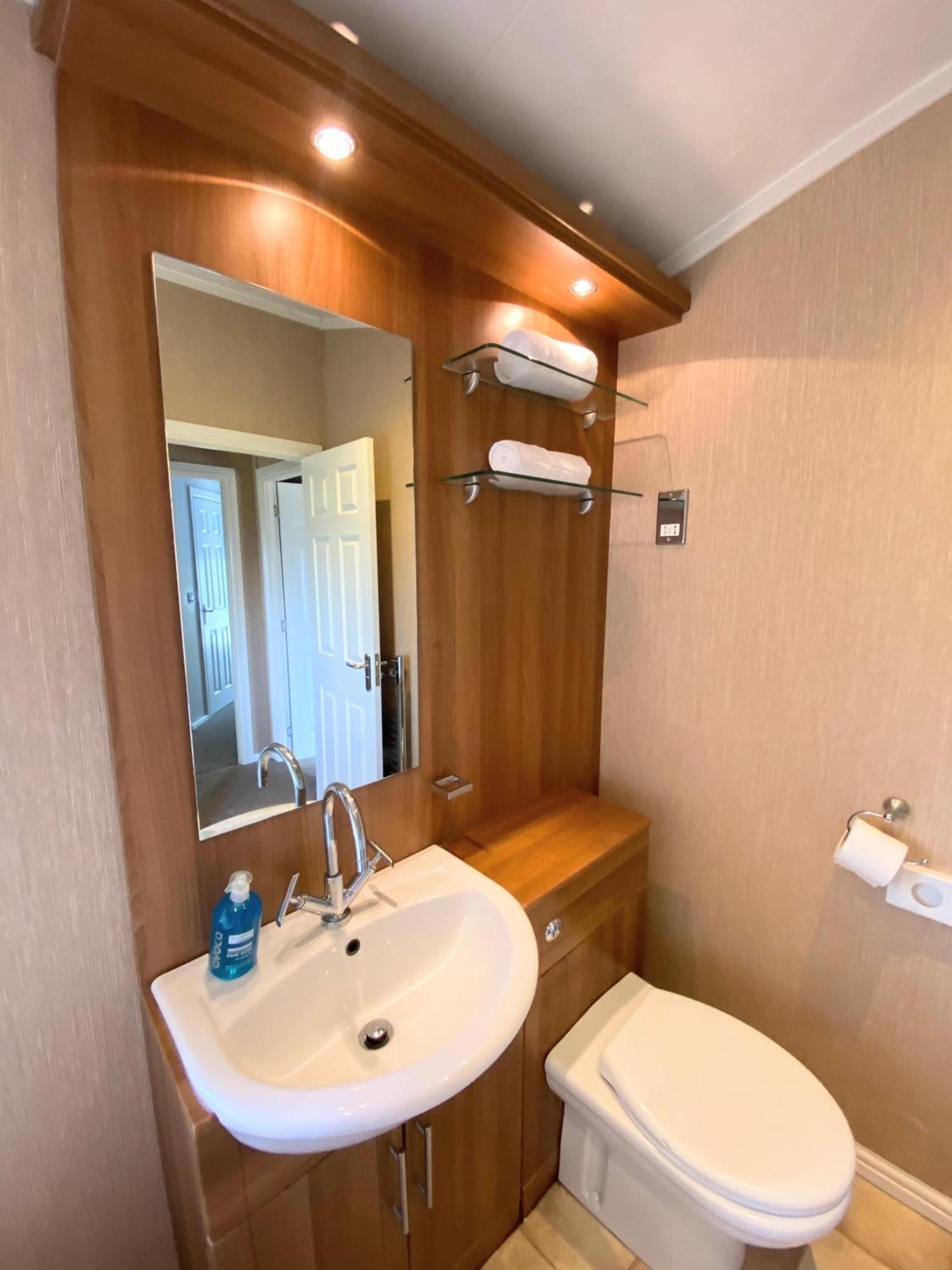 Benarty 11 With Private Hot Tub - Fife - Loch Leven - Lomond Hills - Pet Friendly Villa Kelty Kültér fotó